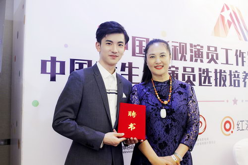 李艺东