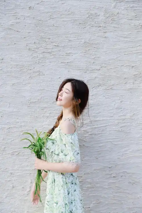 步籽颖 Ziying Bu